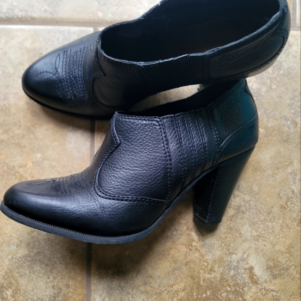 Black Gianni Bini Ankle Boot